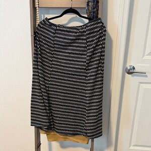 NY Collection Black and White Geometric Maxi Skirt